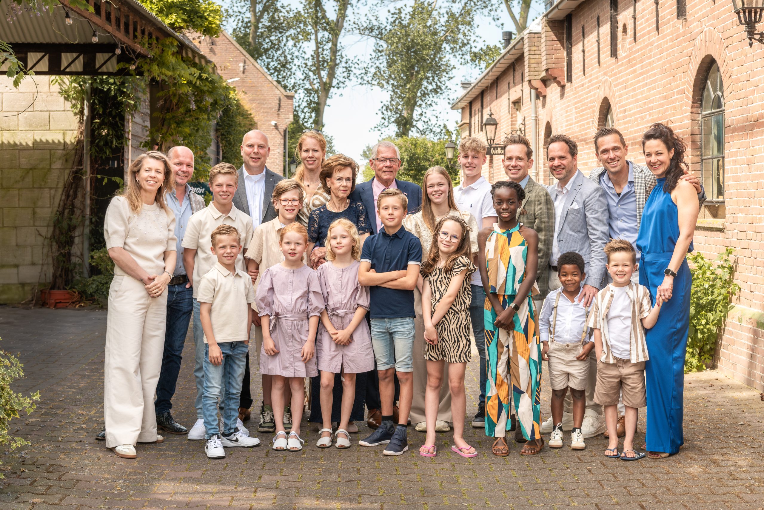 Cadeau ouders 50 jaar getrouwd: familiefoto door Highlight Fotografie